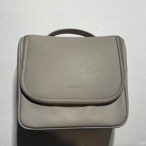 Stackers toiletry tan bag w multiple zippers compartments removable makeup bag